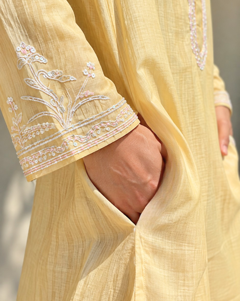 Shray Peela Kurta