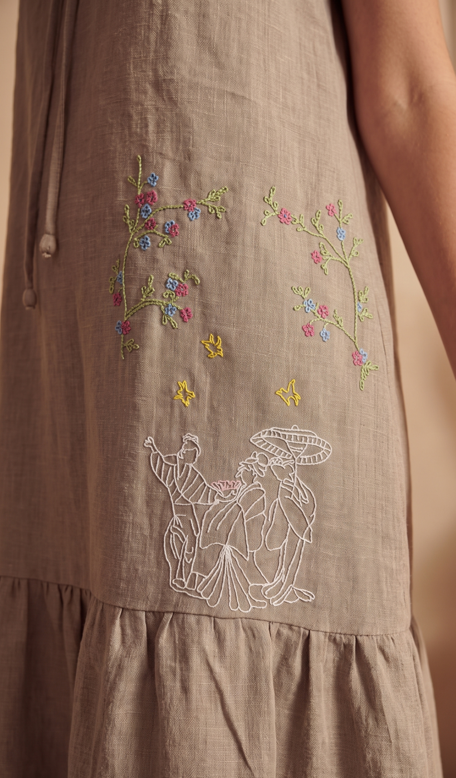Softly structured with a grounded flow, Evara is designed for quiet movement and ease.