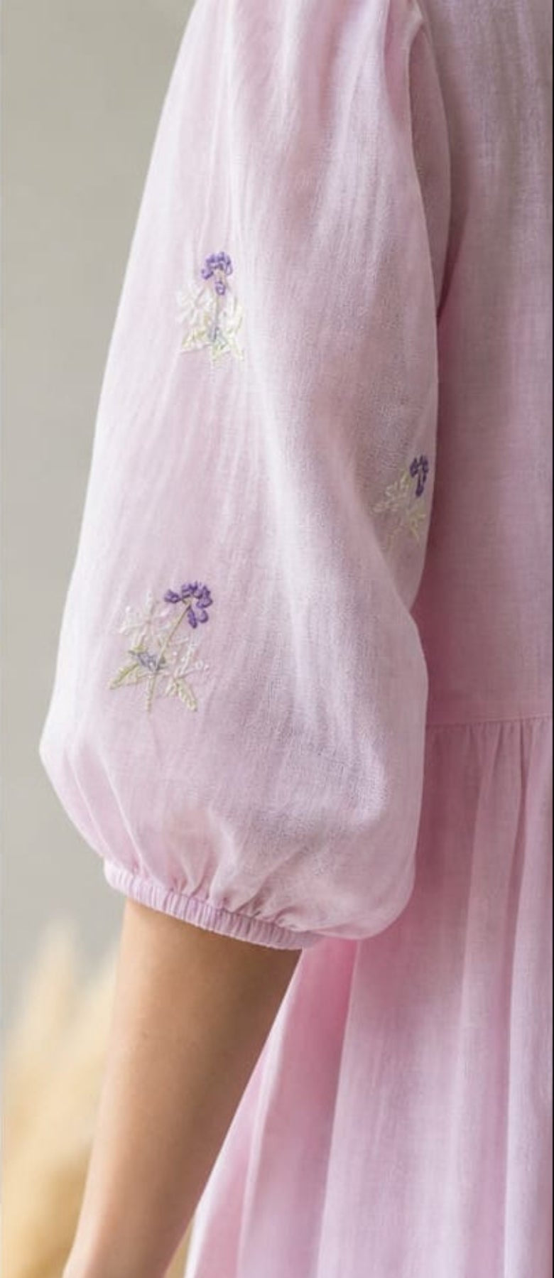 Pink puffed sleeves